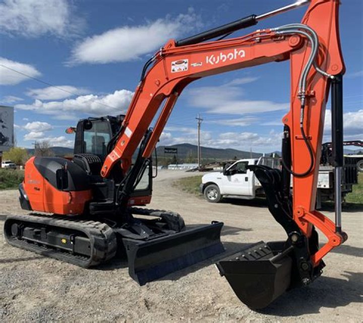 How much weight can a Kubota KX080 lift?