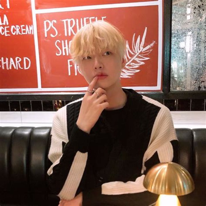How old is Ahn Jae hyun?