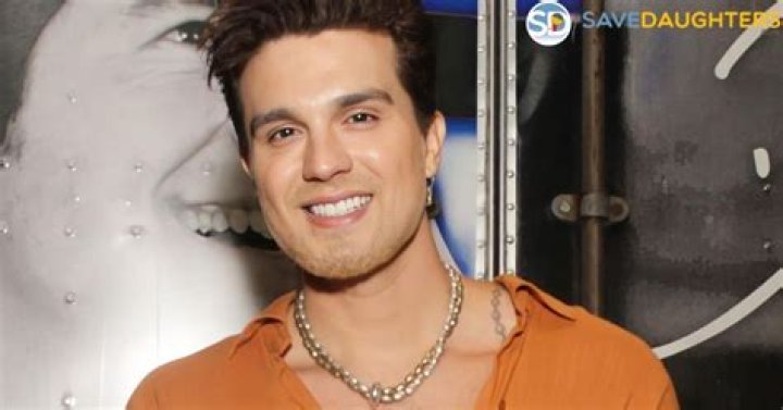 How old is Luan Santana?