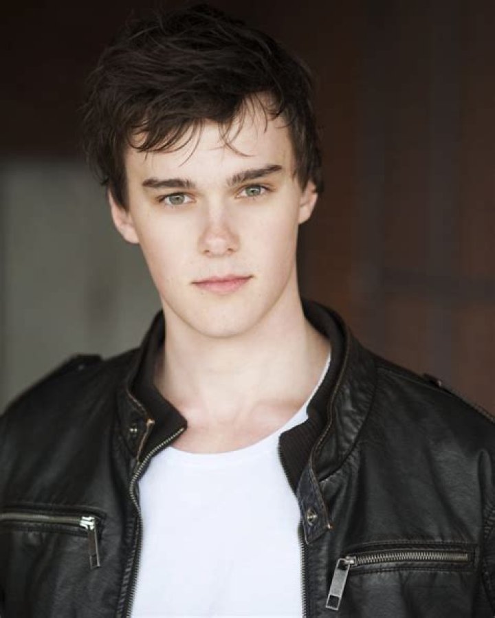 How old is Mitchell hope?