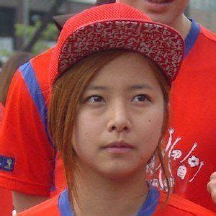 How old is Song Ga-yeon from Road FC?