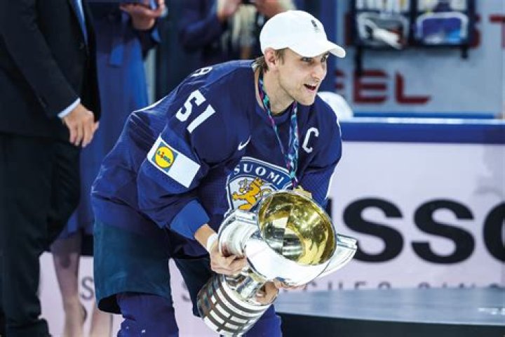 How old is Valtteri Filppula?