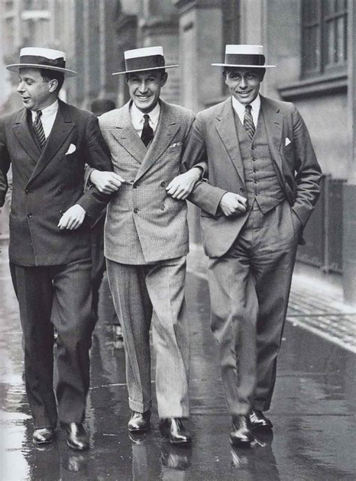 How should men dress in the 1920s?