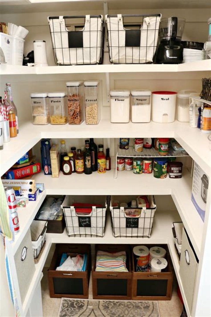 How to organize kitchen pantry?