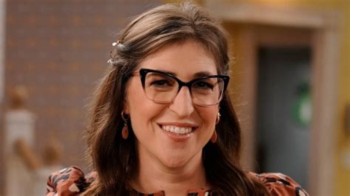 Is actress Mayim Bialik really a neuroscientist?
