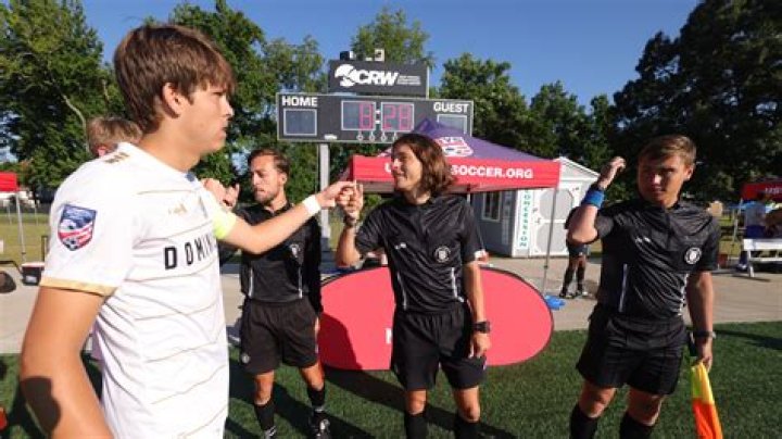 Is coach and referee the same?