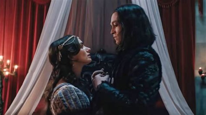 Is Dracula in love with Jonathan?
