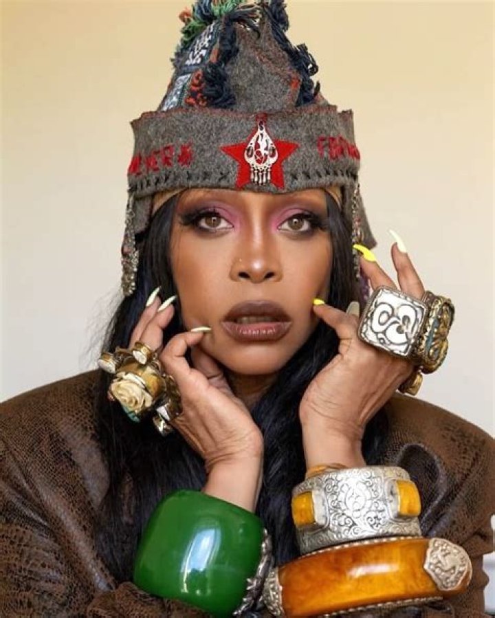 Is Erykah Badu rich?