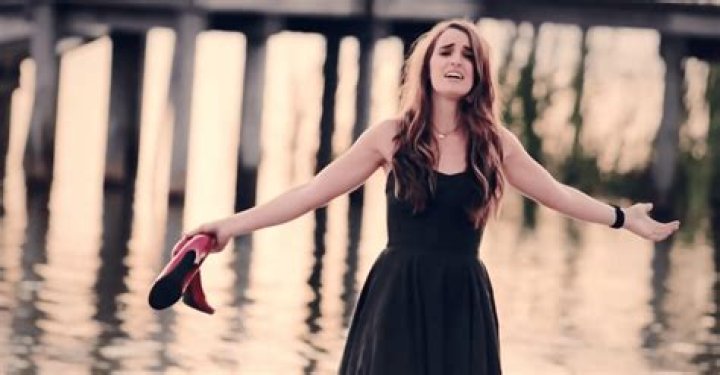 Is Holly Starr a Christian singer?