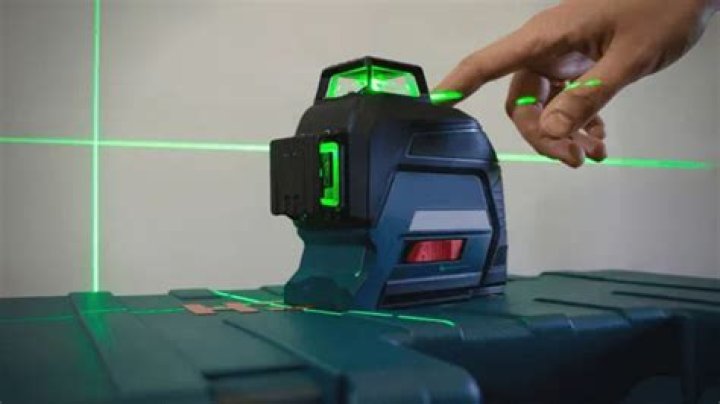 Is it better to have a green or red laser on a rifle?