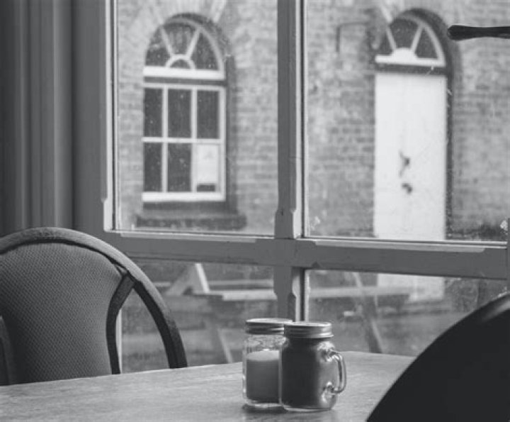 Is it cheaper to repair or replace sash windows?