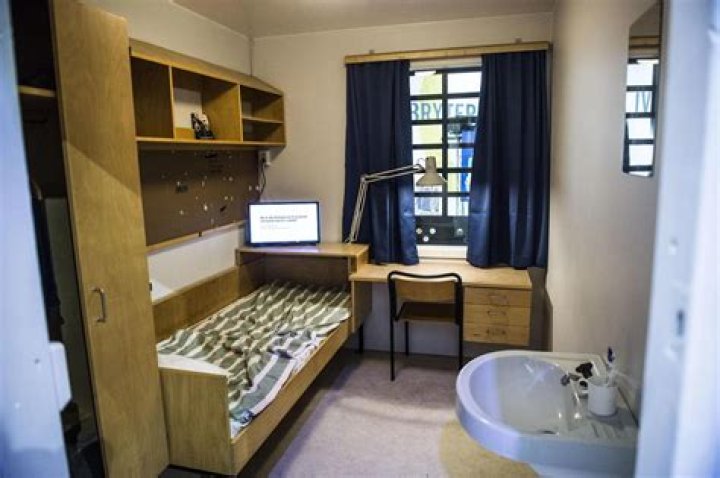 Is it legal to escape prison in Sweden?