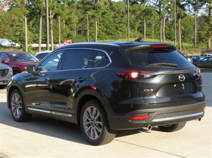 Is Madonna touring in 2021?