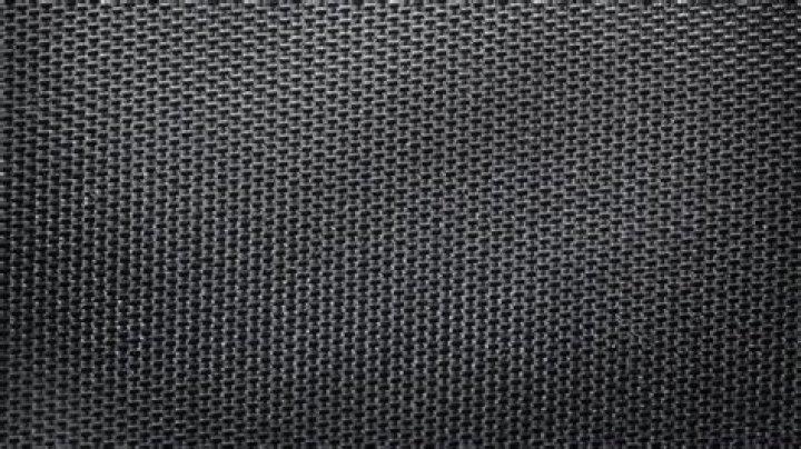 Is polyester thread stretchy?