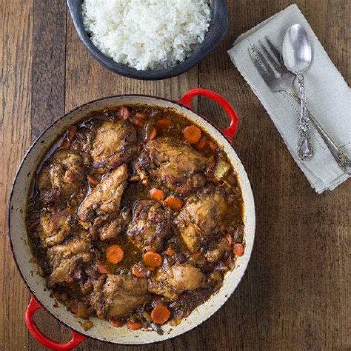 Is Stew chicken the same as curry chicken?
