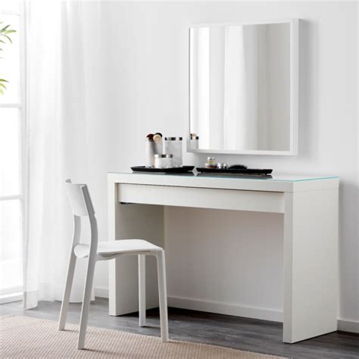 Is the Ikea Malm dressing table discontinued?