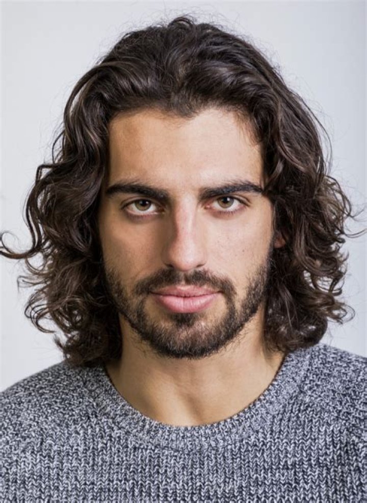 Is wavy hair in for men?