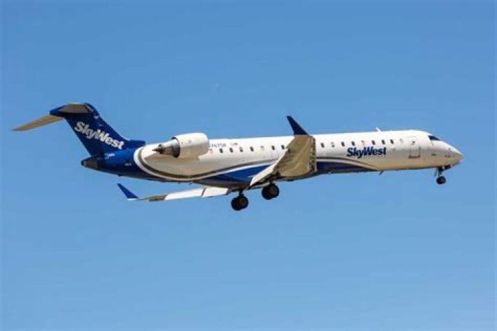 What airlines does SkyWest fly for?