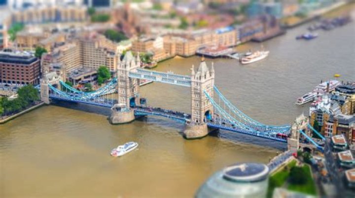What app has tilt-shift?