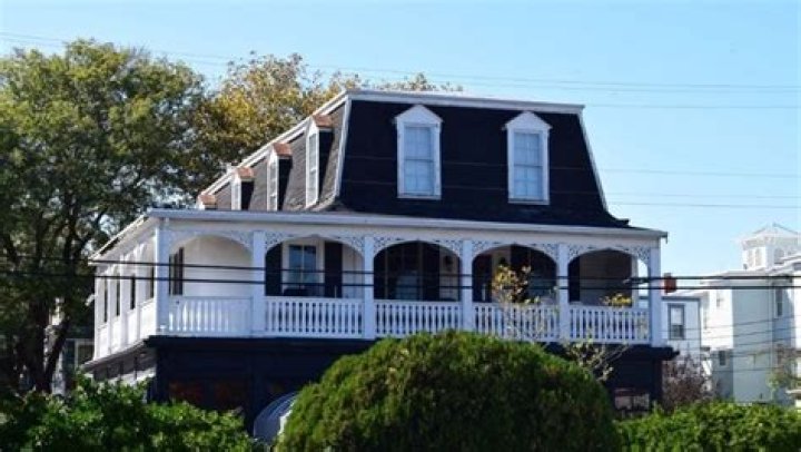 What are 3 disadvantages of a mansard roof?