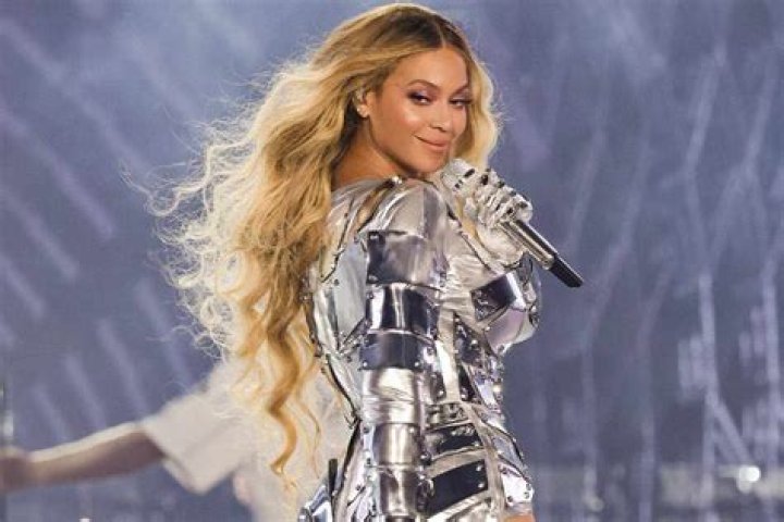 What are 3 interesting facts about Beyonce?
