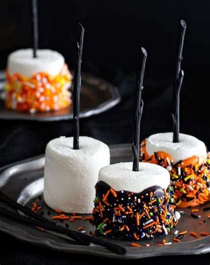 What are common treats for Halloween?