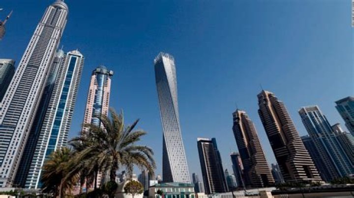 What are some major buildings in Dubai?