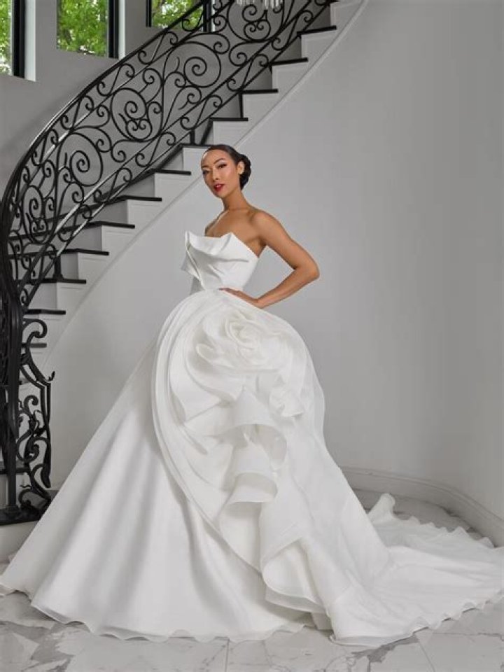 What are the best wedding dresses for sale on eBay?