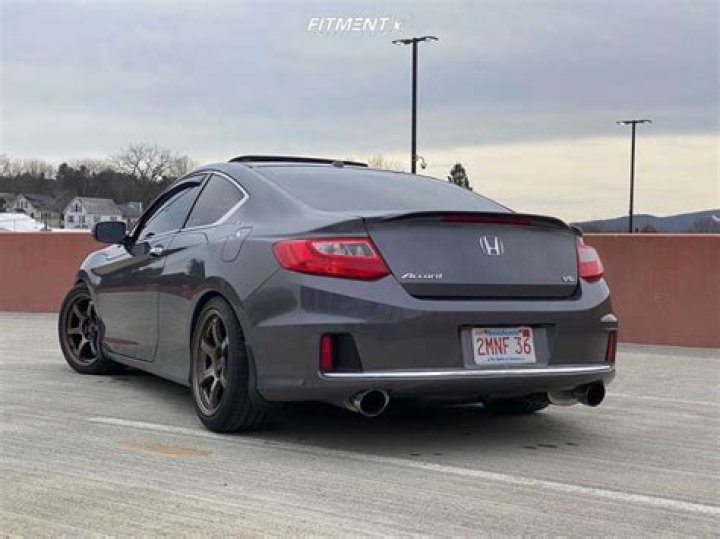 What are the features of a 2013 Honda Accord EX?
