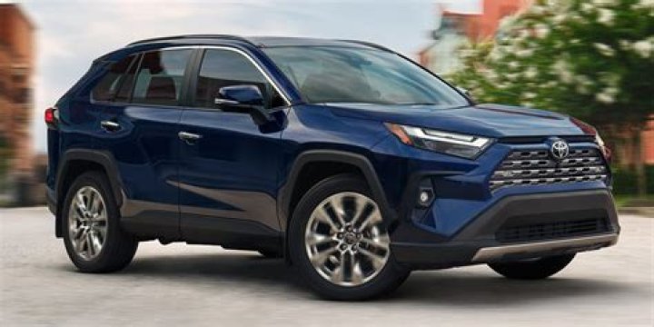What are the features of a 2013 Toyota RAV4 Le?