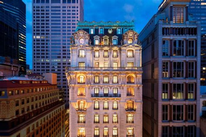 What are the luxury hotels in New York?