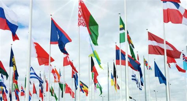 What are the main industries in Iceland?