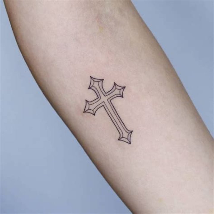 What are the most popular cross tattoo symbols?