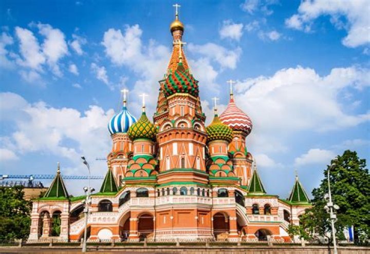 What are the most popular tourist attractions in Moscow?