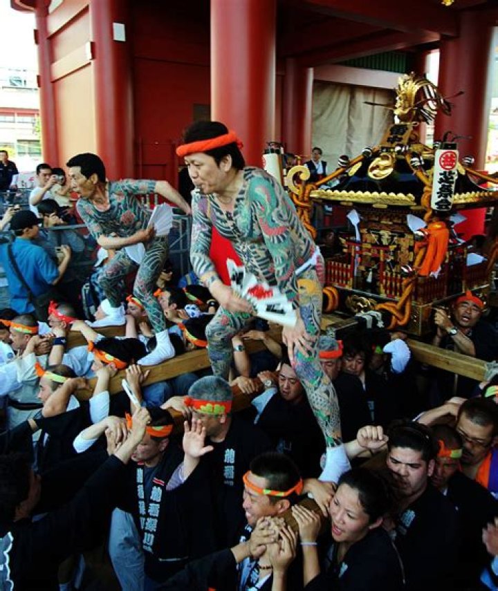 What are yakuza clans?