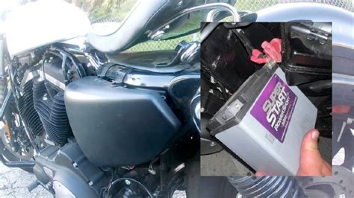 What battery does a iron 883 take?
