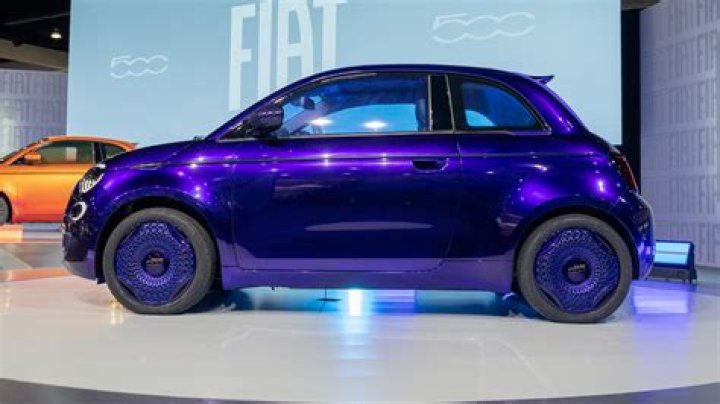 What CC is a Fiat 500 Lounge?