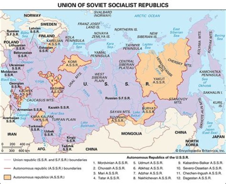What countries did the Soviet Union break up into?