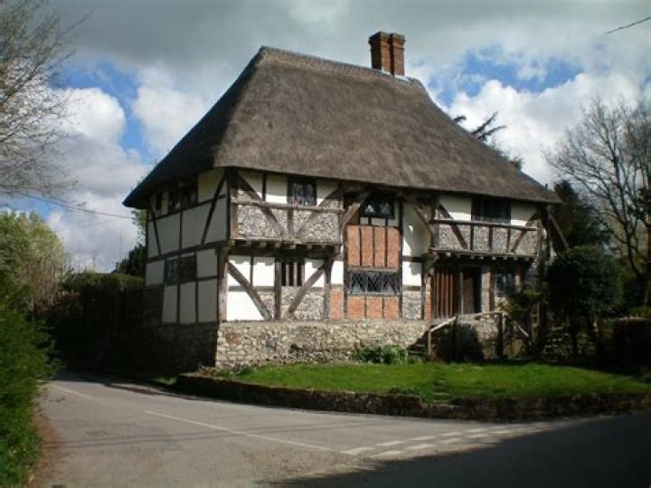 What did peasants houses look like in the Middle Ages?