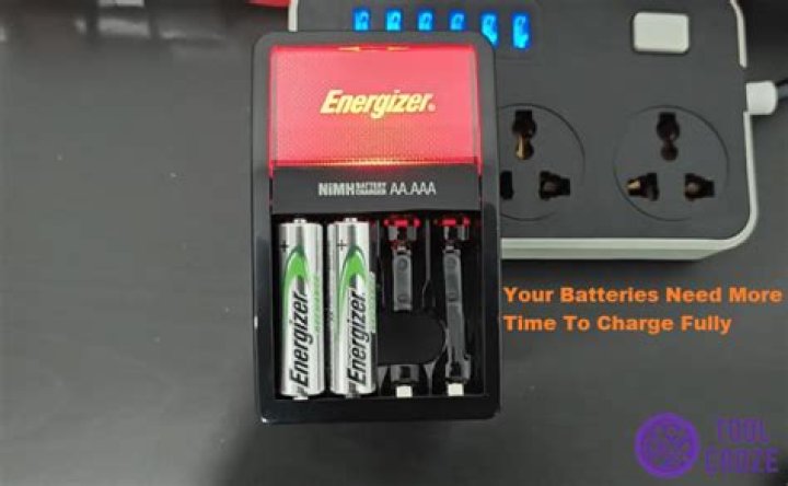 What do the lights mean on an Energizer battery charger?