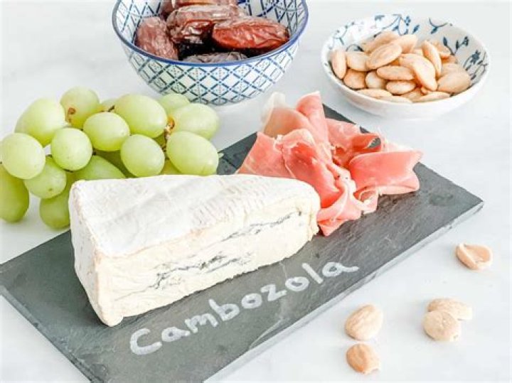 What does CAMBOZOLA cheese taste like?