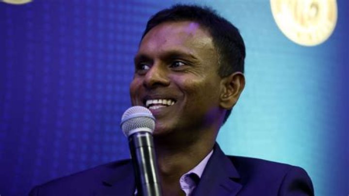 What does Chanderpaul have on his face?