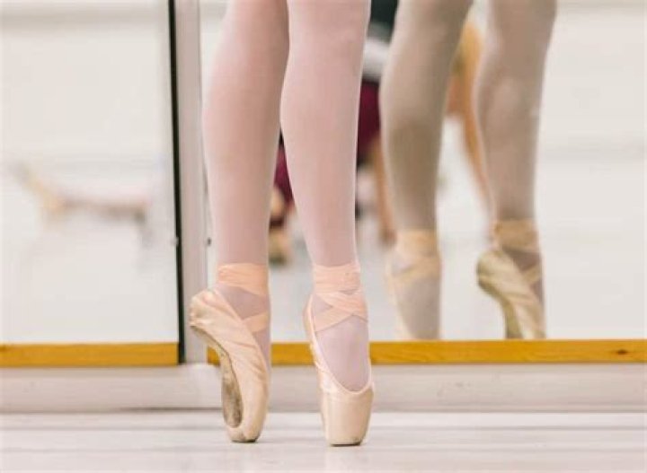 What does dancing on pointe do to your feet?