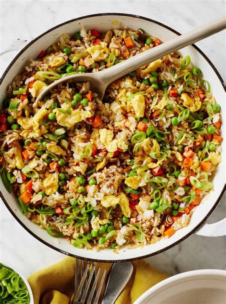 What does egg do in fried rice?