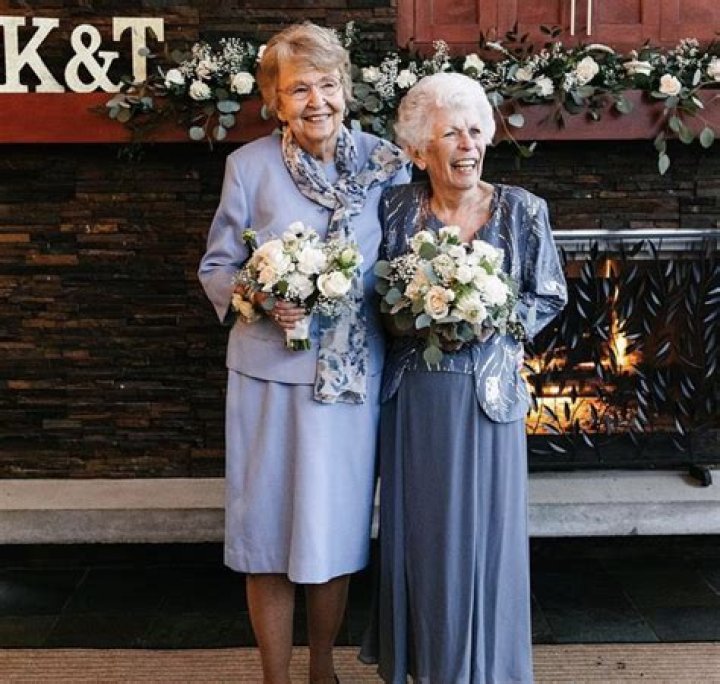 What does grandmother of the bride wear to wedding?