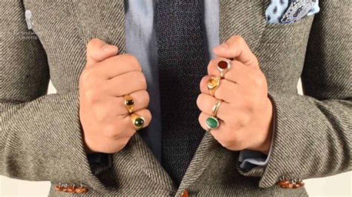 What does it mean when a man wears a leather bracelet?
