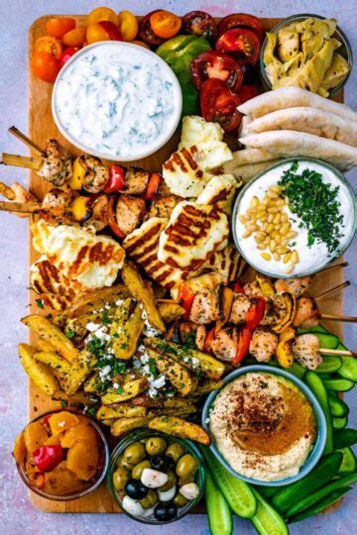 What does meze mean in Greek?