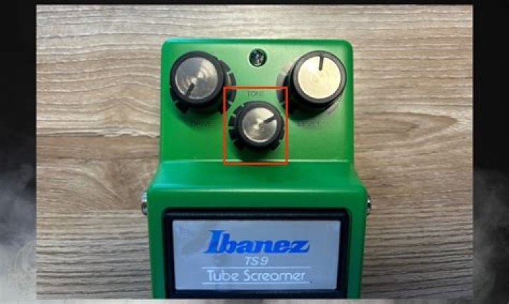 What does the tone knob on a tube screamer do?