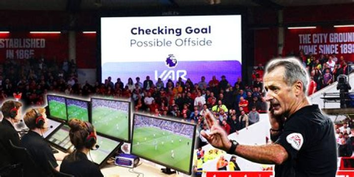 What does VAR mean in code?
