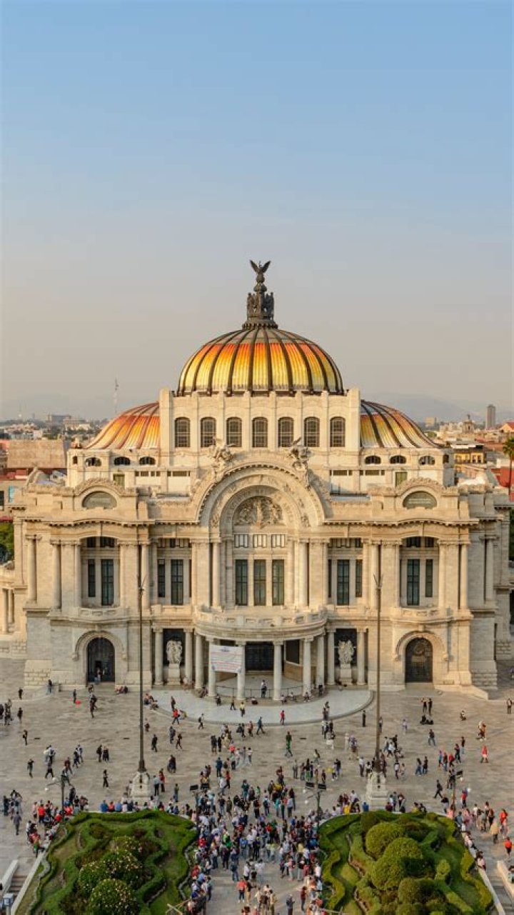 What economic activities are there in Mexico City?